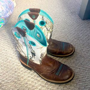 Women’s cowgirl boots